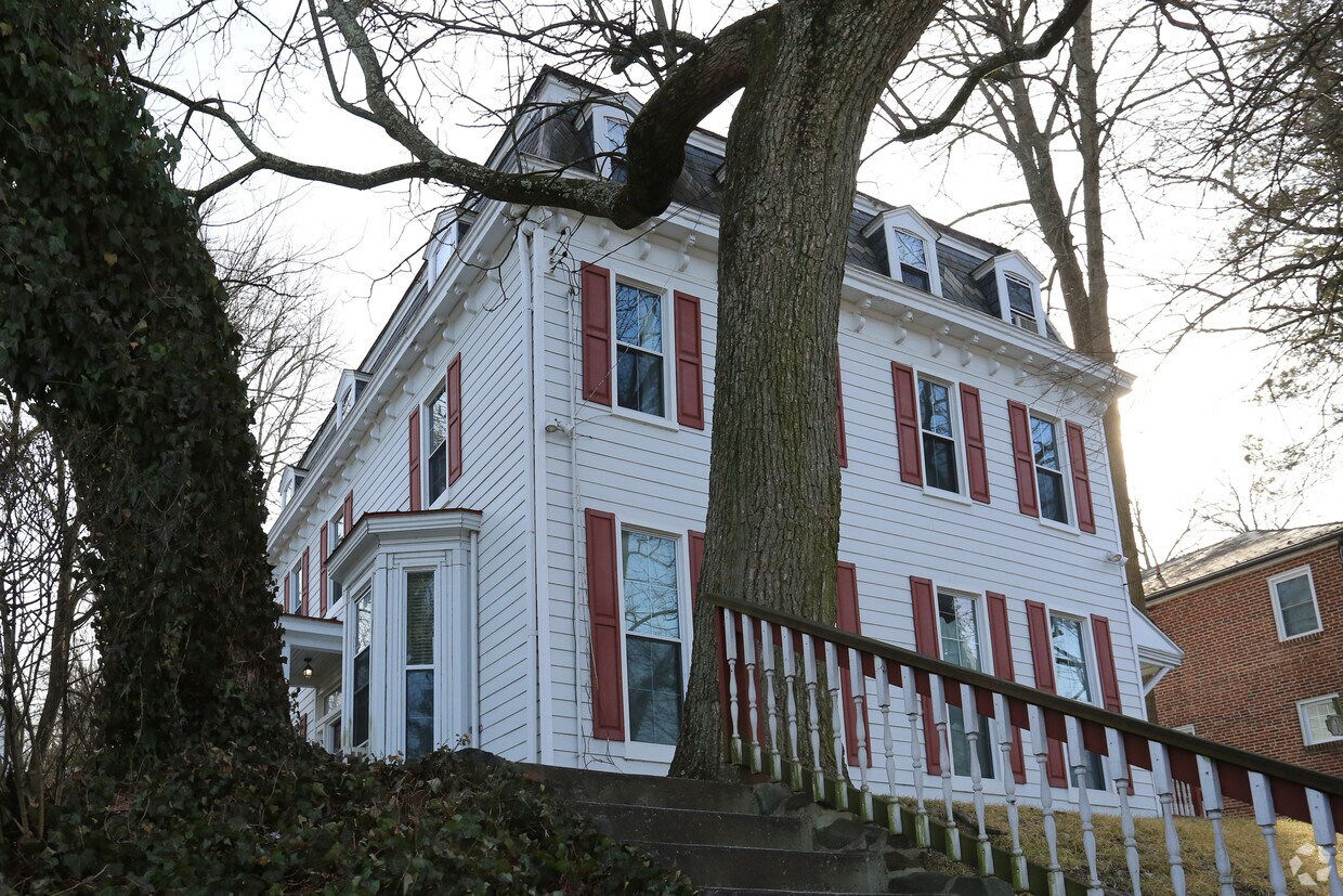 Building Photo - 1701 Sulgrave Avenue