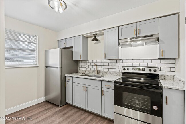 Foto del edificio - 3329 Mayflower St