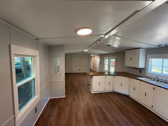 Building Photo - 2 bedroom 2 full bath single wide trailer