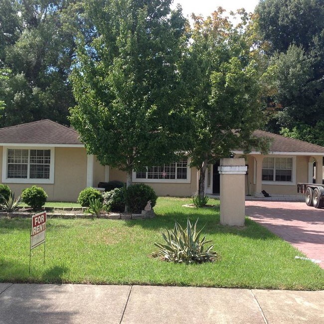 Foto del edificio - 1421 Glenmore Forest St