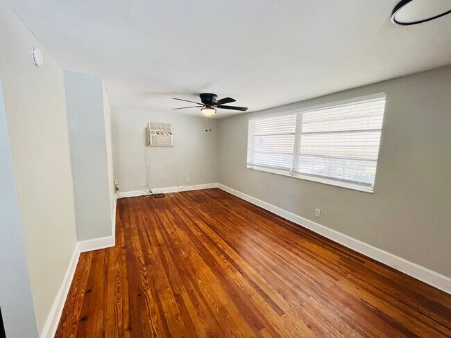 Building Photo - Corner Porch Apartments