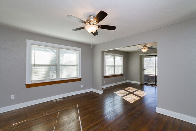 Building Photo - 4007 Kenwood