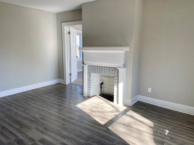 Building Photo - Save $$ for gifts - FREE Rent