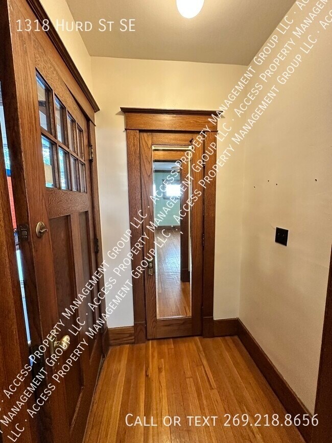 Foto del edificio - 1318 Hurd St SE