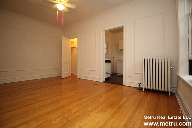 Building Photo - 641 W Patterson Ave