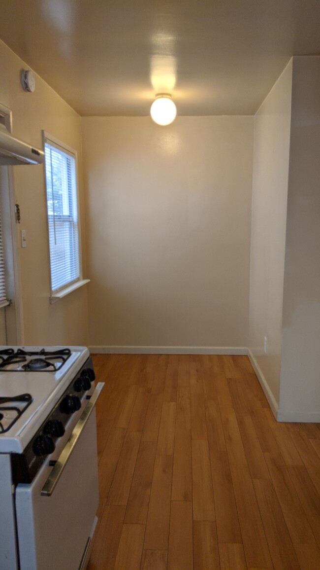Dining Area - 129 Genoa St
