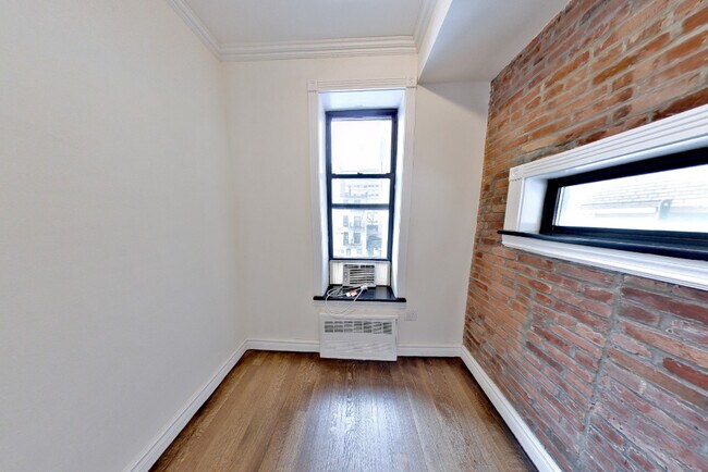 Foto del edificio - 424 W 51st St