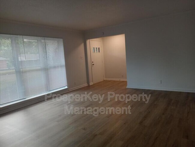 Foto del edificio - 2215 Biltmore Ave