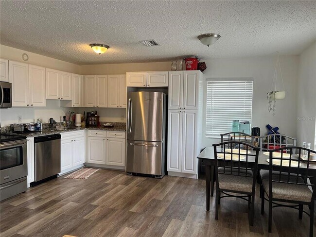 Foto del edificio - 2103 W Cherry St