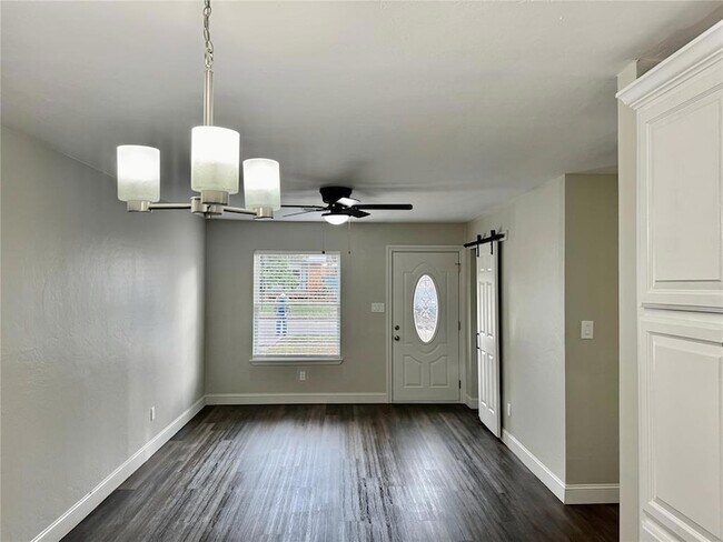 Foto del edificio - 509 Meadow Lake Dr