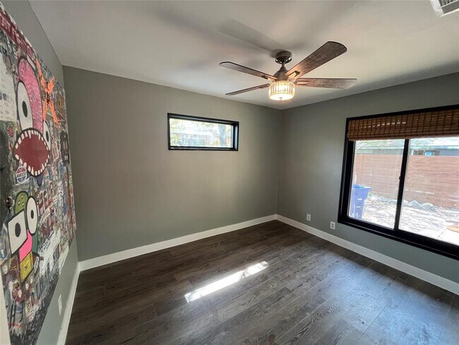 Foto del edificio - 5802 Woodrow Ave