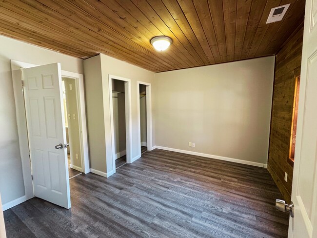 Building Photo - 3 Bedroom East Ridge House