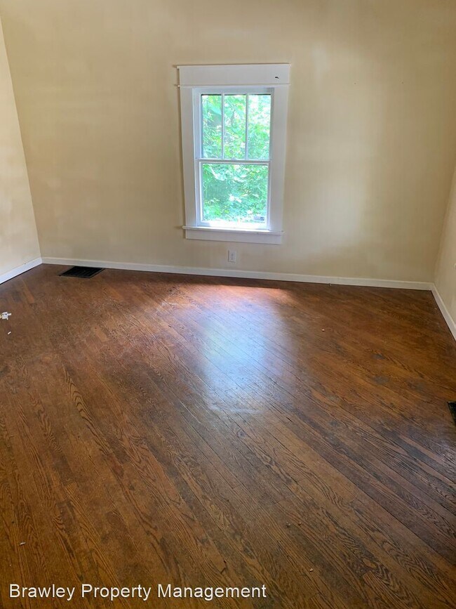 Building Photo - 5 br, 3 bath House - 316 E. 8th St