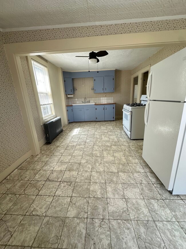 Kitchen view - 29B Broad St