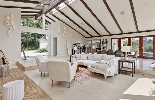 Building Photo - 20815 Big Rock Dr
