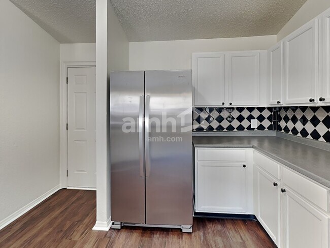 Foto del edificio - 5624 Grassy Bank Dr