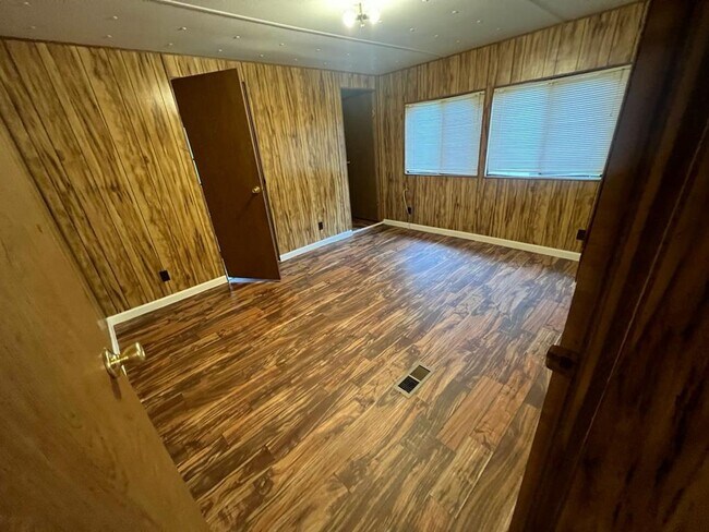 Foto del edificio - 3710 Stanley Dr