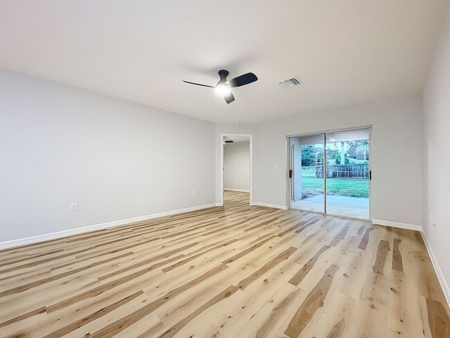 Foto del edificio - Remodeled Townhouse - Granite Counters, Fe...