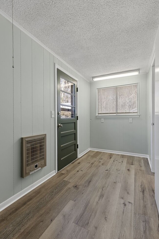 Building Photo - For Rent - Adorable 4BR 2BA house - East R...