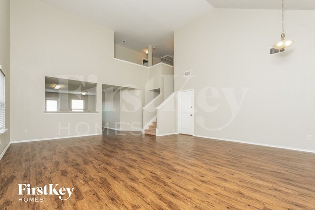 Building Photo - 223 Thoroughbred St