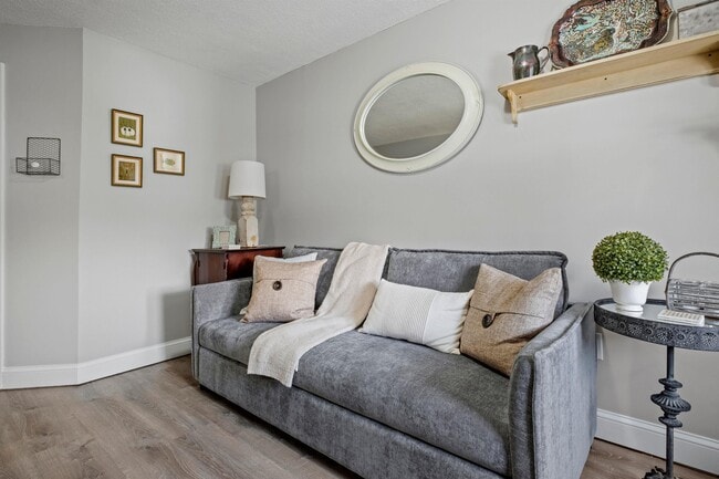 Foto del edificio - 5 Blackstone Dr