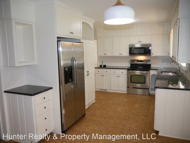 Building Photo - 4 br, 3 bath House - 3909 Guinevere Lane