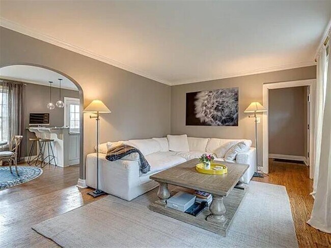 Building Photo - Nashville blessed home