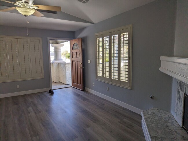 Foto del edificio - A Fabulous 2-Bedroom, 2-Bathroom Upstairs Unit in NW Las Vegas