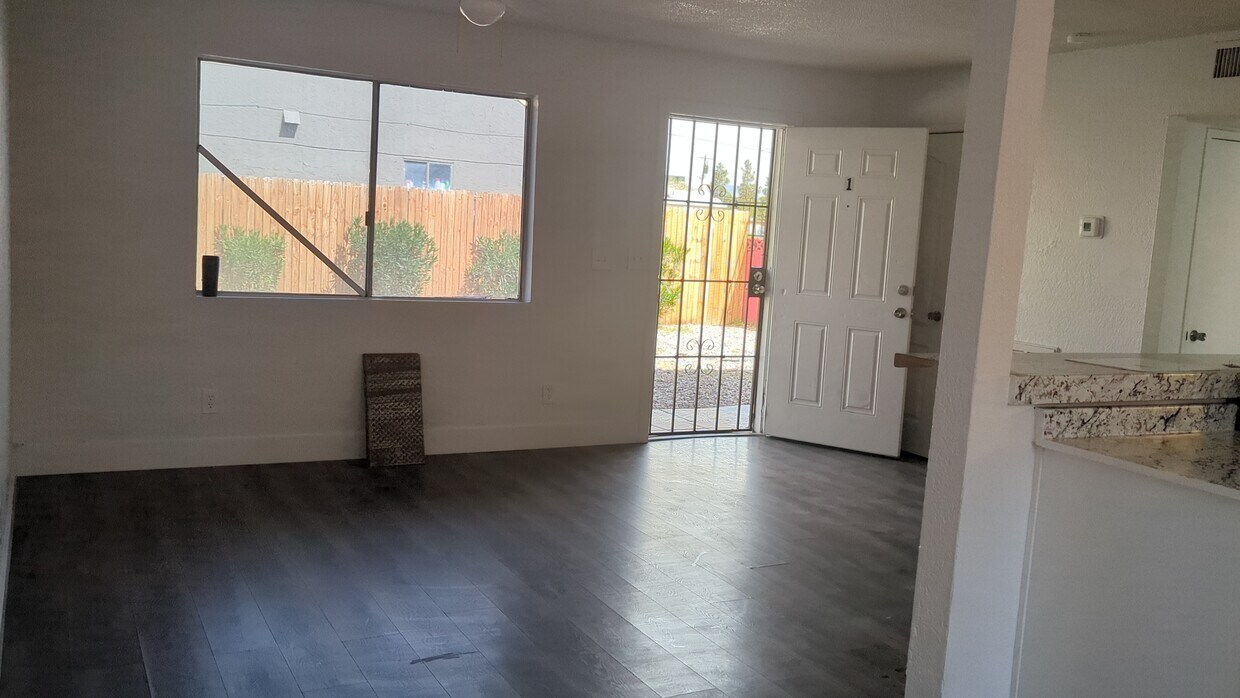 Foto principal - 2153 Daley St