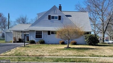 Building Photo - 15 Catalpa Ln