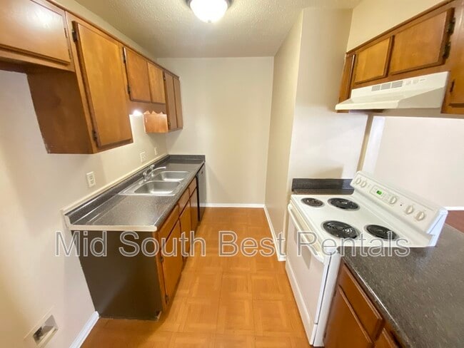 Building Photo - 2229 Birken Dr
