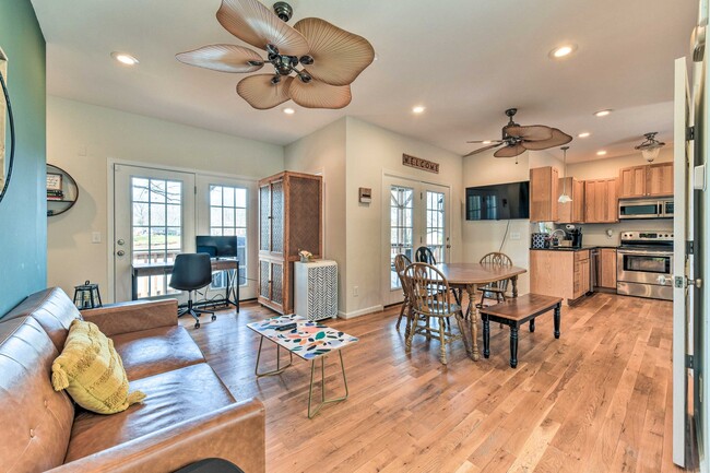 Foto del edificio - 710 Lake Drive 9