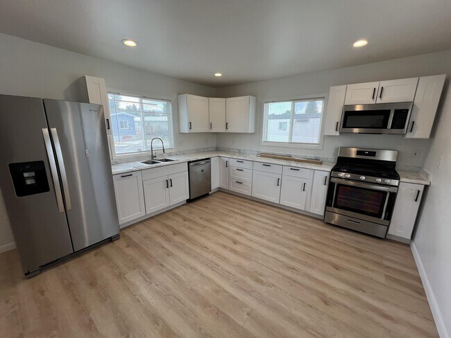Building Photo - 131 Northside Dr
