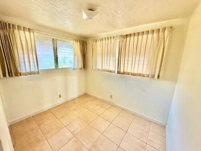 Foto del edificio - 2 Bedroom / 1 Bathroom Cottage in Pukalani for Rent!