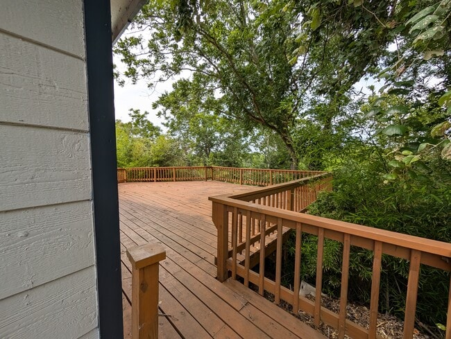 Foto del edificio - 18120 River Timber Dr