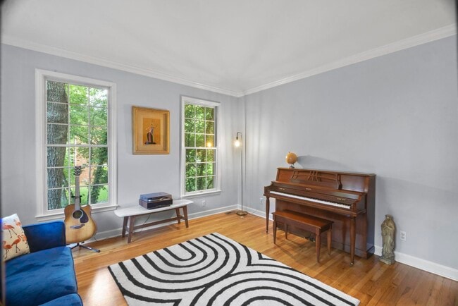 Foto del edificio - 126 Hemlock Dr