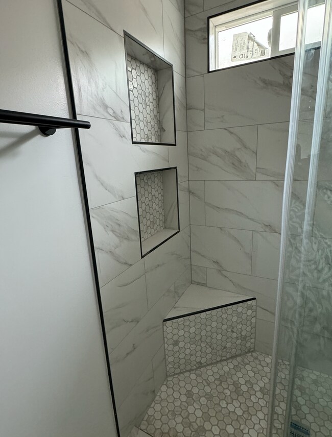 Foto del edificio - 18509 Burin Ave