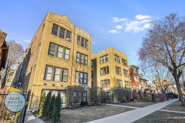 Building Photo - 1026 E Hyde Park Blvd