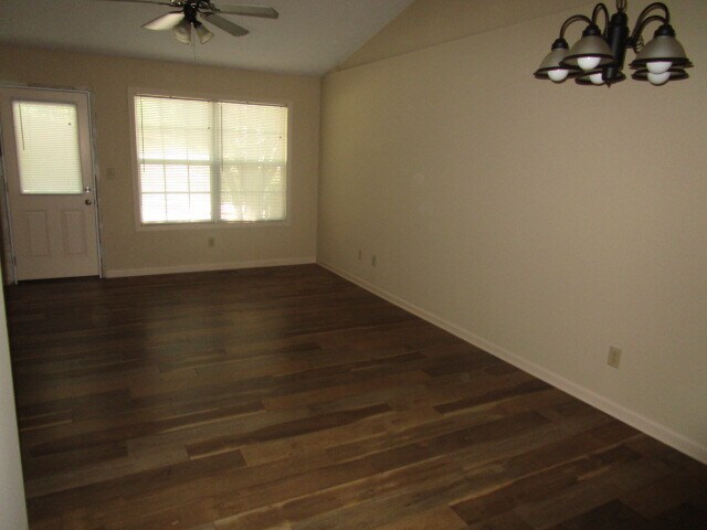 Foto del edificio - 1325 Trent Blvd