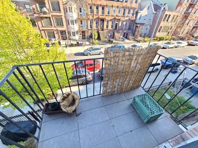 Foto del edificio - 305 Quincy St