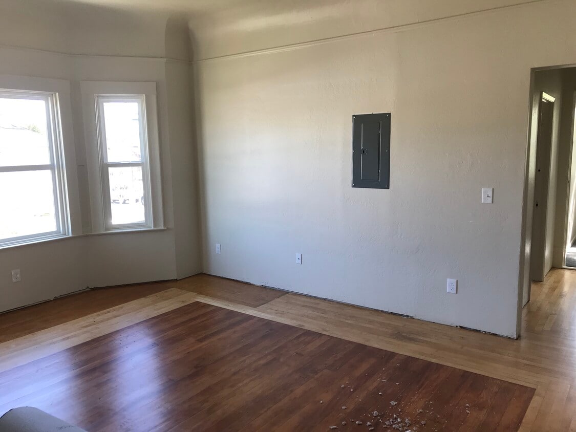Details from the beautiful original home were preserved in the 2019 remodel: hardwood flooring, high ceilings, crown molding. 2019 remodel: all modern electrical wiring and plumbing, fresh painted walls, refinished floors, new paint, new carpeting, and much more. - 314 Rigg St