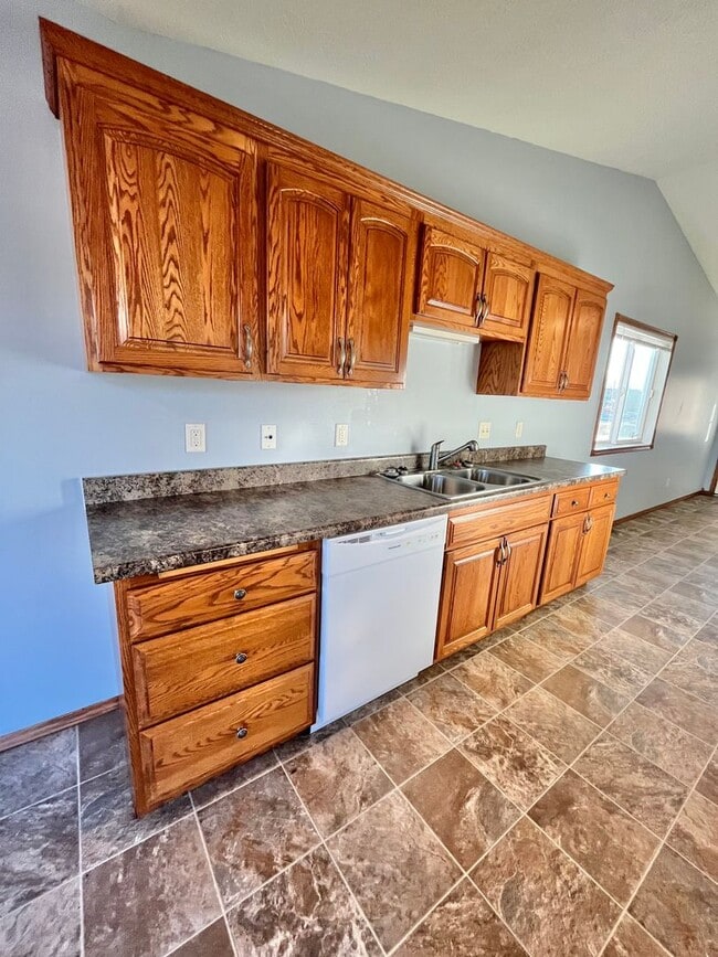 Foto del edificio - Spacious 4 Bed/3 Bath Twinhome in Brandon!