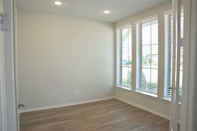 Building Photo - 24727 Tanoureen Dr