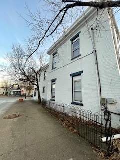 side view of building - 1515 Holman Ave