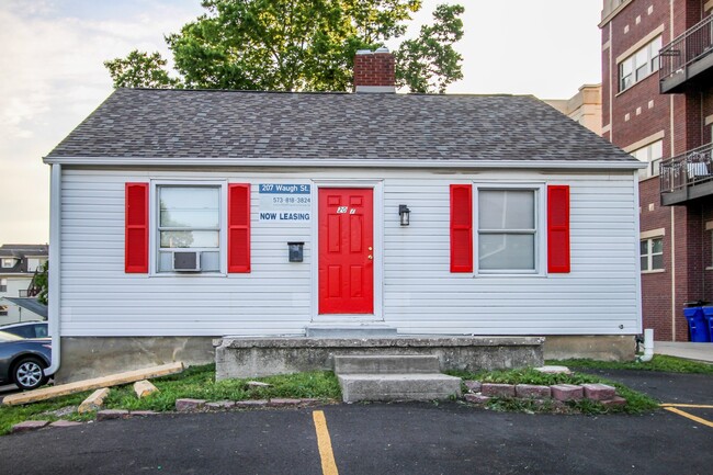 Building Photo - Downtown house off Hitt St!