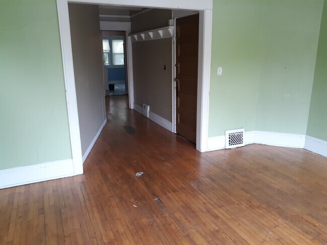 Foto del edificio - 3463 N Oakland Ave