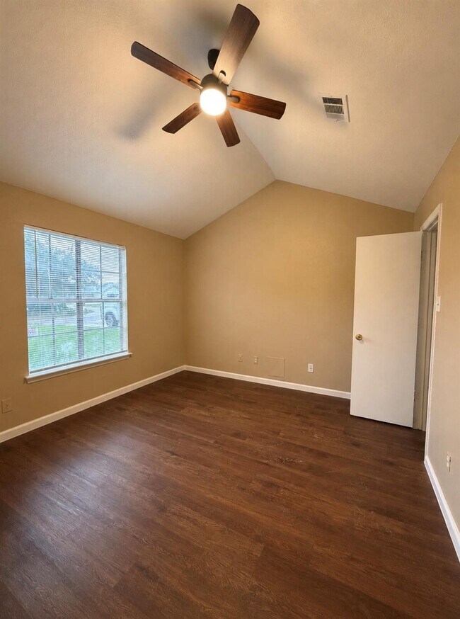 Building Photo - 7310 Arista Dr