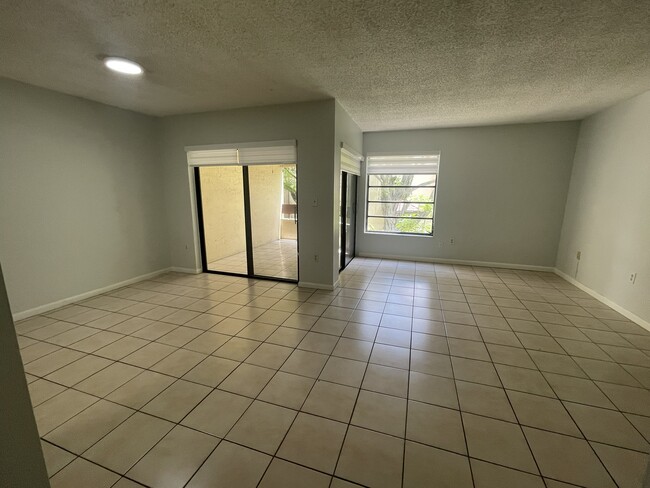 Building Photo - 8820 SW 123rd Ct