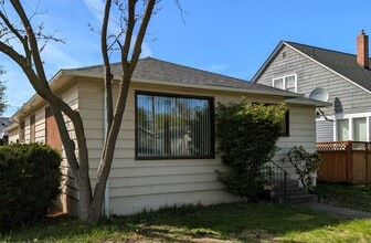 Building Photo - 1122 10th St