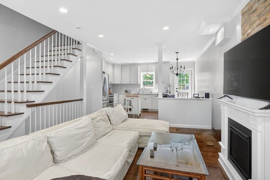 Photo - 433 E 6th Street Unit
